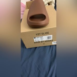 yezzy flax slides, size 7